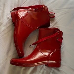 red rain boots